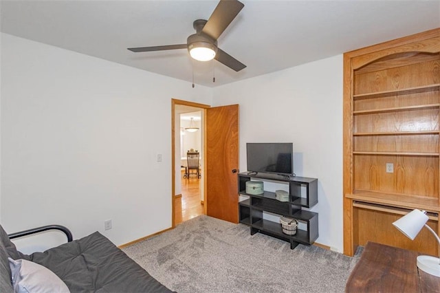 carpeted living room featuring ceiling fan