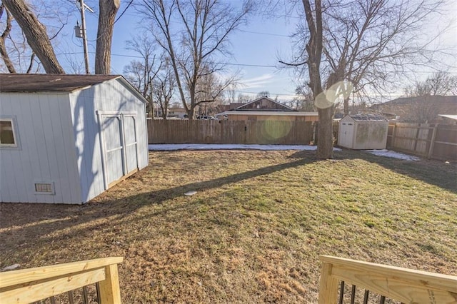 view of yard with a storage unit