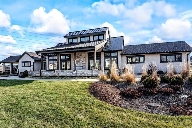 view of front of house featuring a front yard