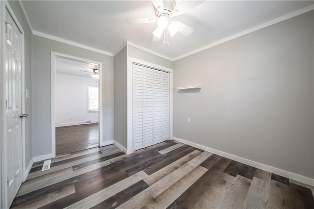 unfurnished bedroom featuring dark hardwood / wood-style flooring, a closet, ceiling fan, and ornamental molding