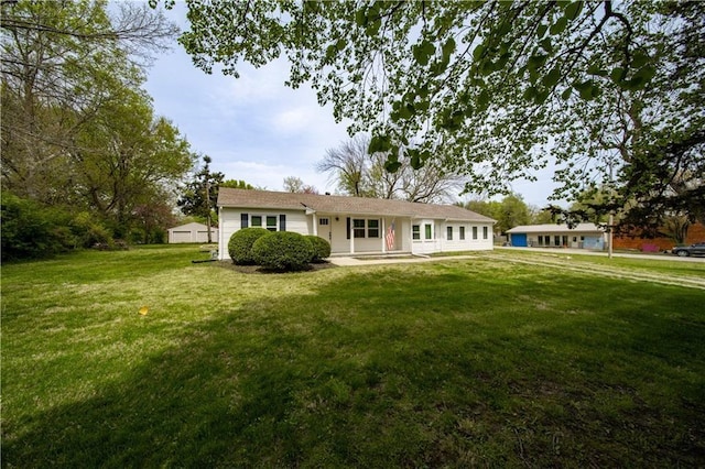 view of front of house featuring a front yard