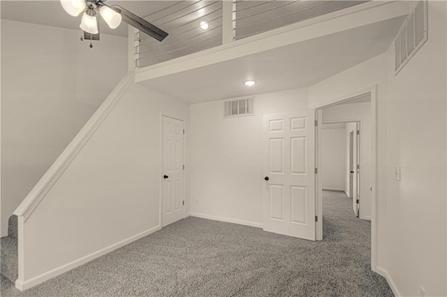 unfurnished room featuring ceiling fan and carpet