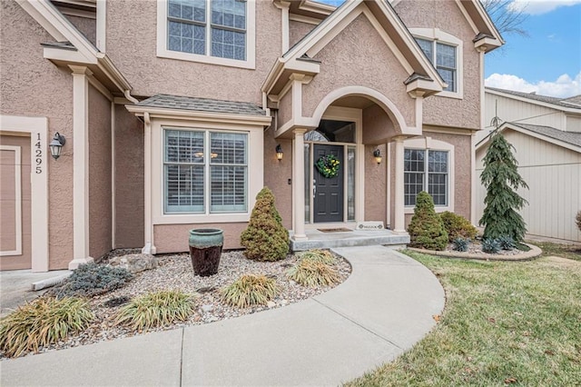 view of exterior entry with stucco siding