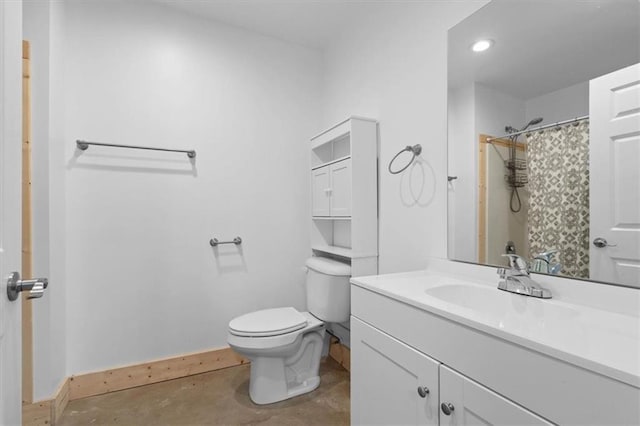 bathroom featuring concrete flooring, a shower with curtain, vanity, and toilet