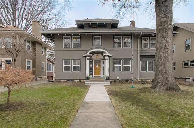 view of front facade featuring a front lawn