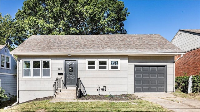 view of front facade with a front yard