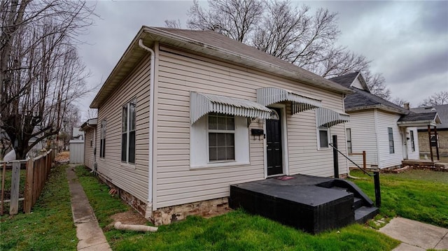 view of front of property with a front yard