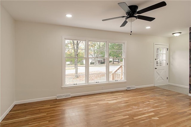 unfurnished room featuring light hardwood / wood-style flooring and ceiling fan