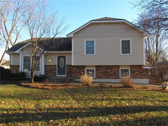 split level home with a front lawn