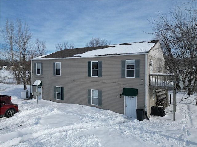 view of front of house featuring a wooden deck