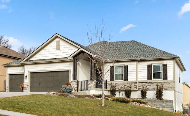 view of front of property featuring a front yard and a garage