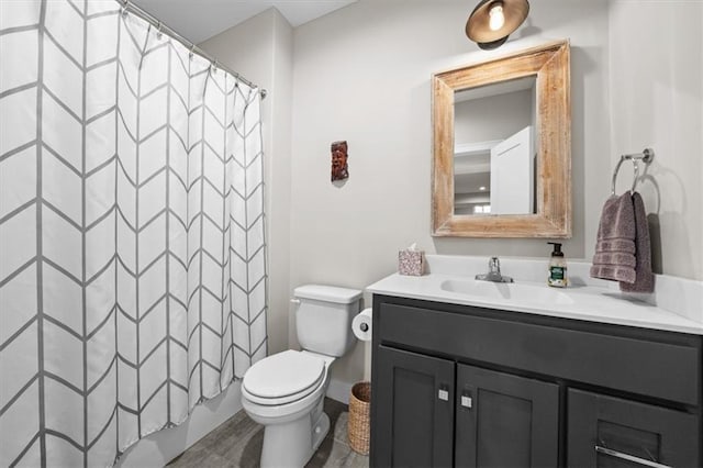 bathroom with a shower with curtain, vanity, and toilet