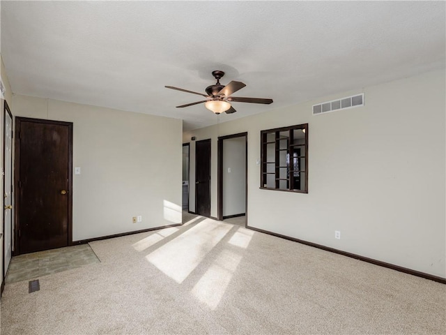 empty room featuring light carpet and ceiling fan