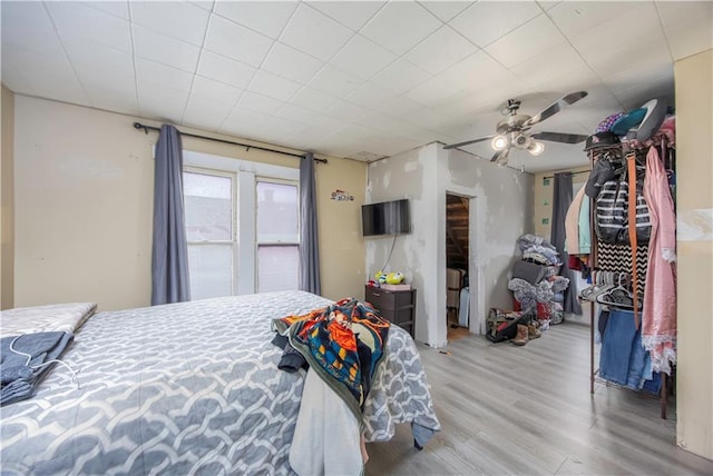 bedroom with hardwood / wood-style flooring and ceiling fan