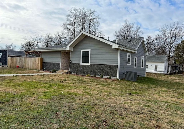 exterior space featuring a yard