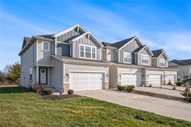 view of front of property featuring a front lawn and a garage