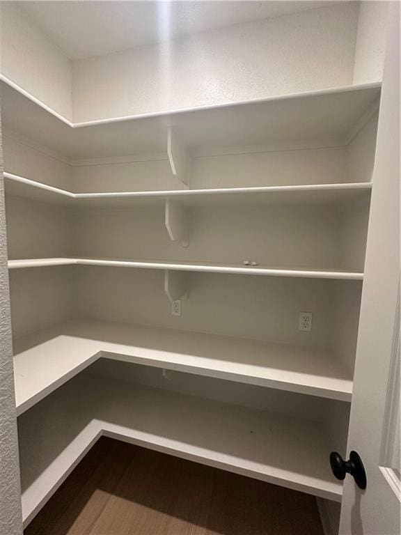 7050 NW Yulich Ct, Parkville, MO 64152 - view of pantry