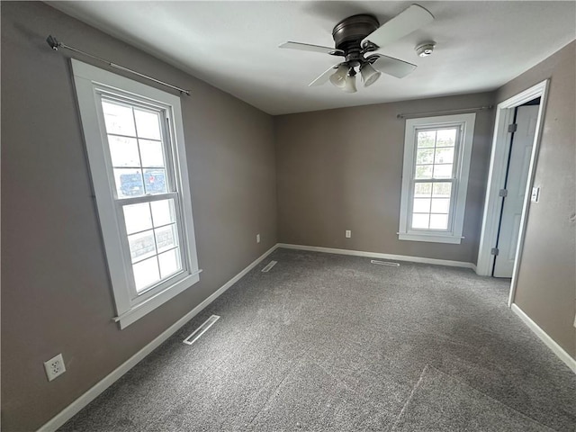 carpeted empty room featuring ceiling fan