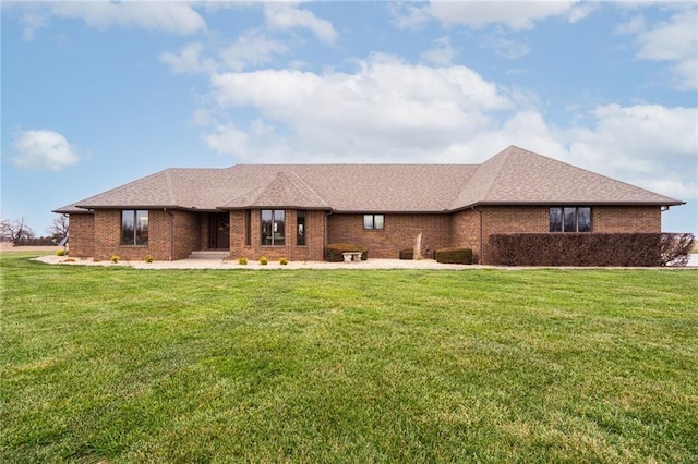 view of front facade with a front yard