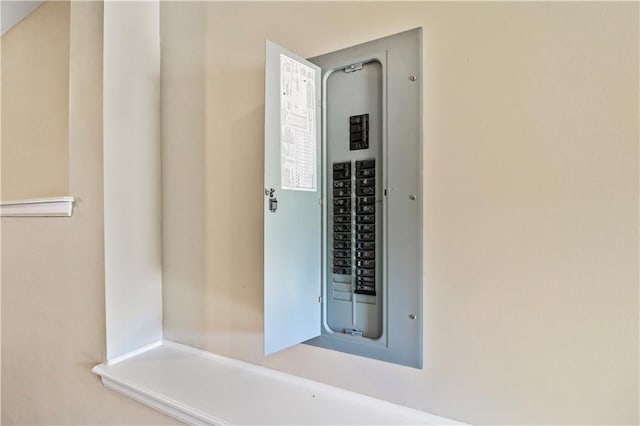 442 Redbud Ct, Warrensburg, MO 64093 - detailed view of electric panel