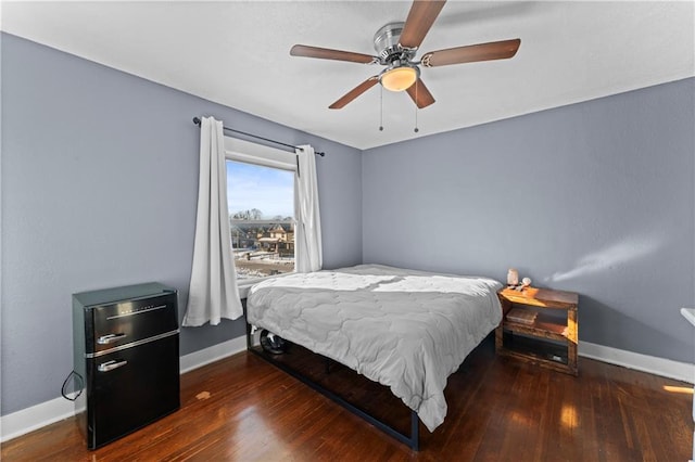 bedroom featuring dark hardwood / wood-style floors and ceiling fan