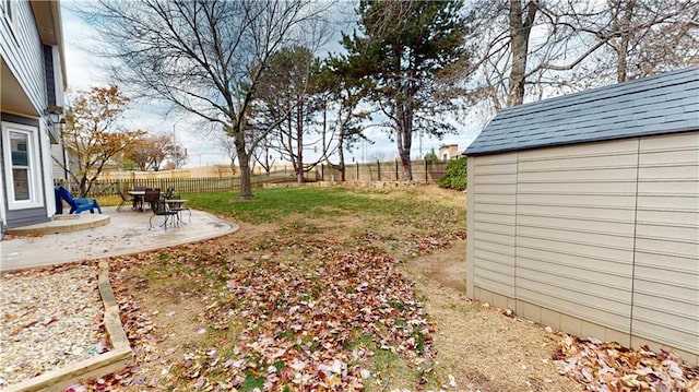 view of yard featuring a patio