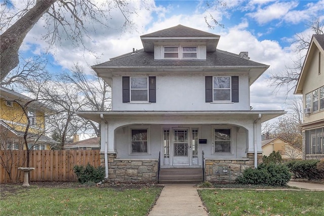 view of front of home featuring a front yard and covered porch