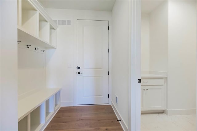 4218 W 158th Ter, Overland Park, KS 66224 - mudroom with baseboards