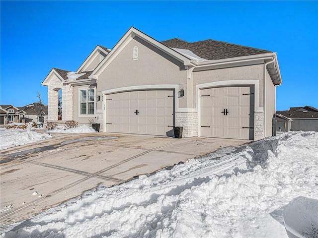 view of front facade featuring a garage