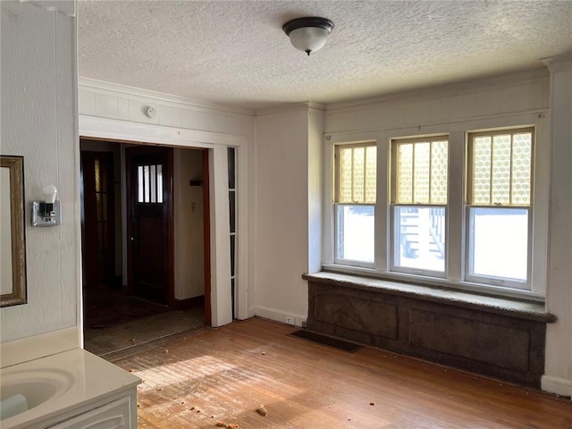 4512 Terrace St, Kansas City, MO 64111 - foyer featuring a textured ceiling, light hardwood / wood-style flooring, and sink