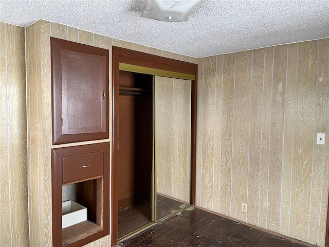 4512 Terrace St, Kansas City, MO 64111 - view of closet