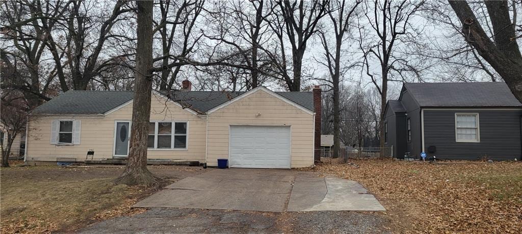 view of front of house featuring a garage