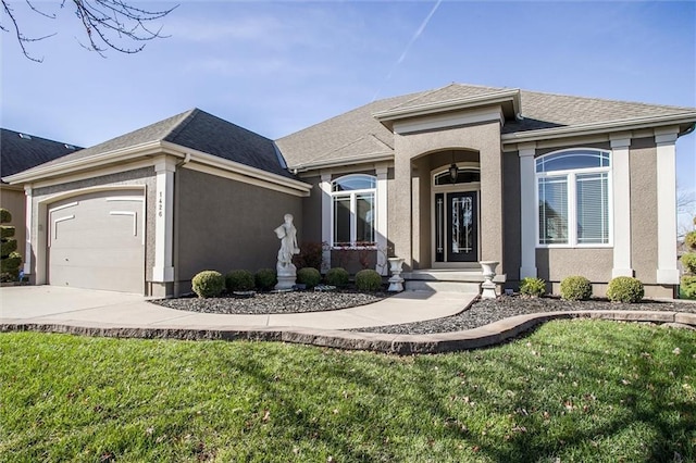 view of front facade featuring a garage and a front lawn