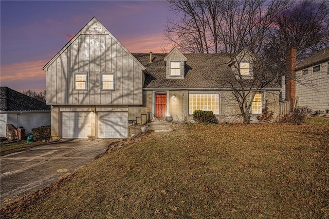 view of front of property featuring a garage