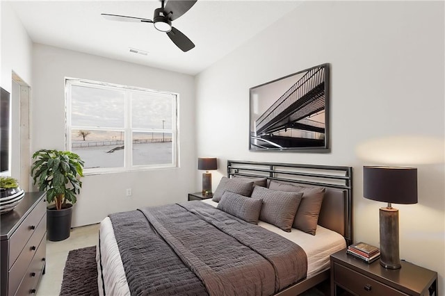bedroom with ceiling fan
