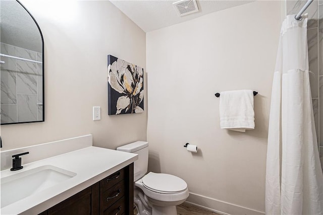 bathroom featuring a shower with curtain, vanity, and toilet