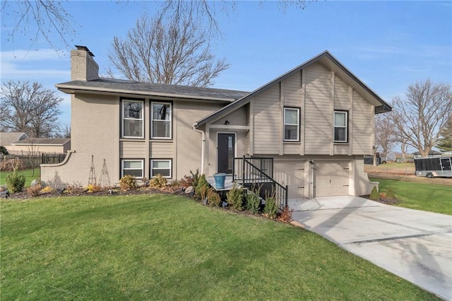 split foyer home with a garage and a front yard