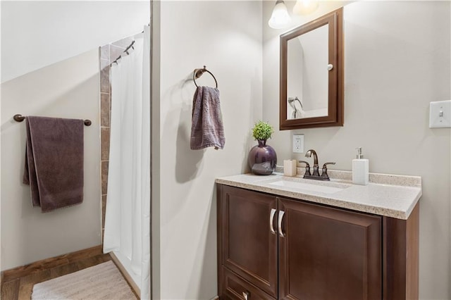 bathroom featuring a shower with curtain and vanity