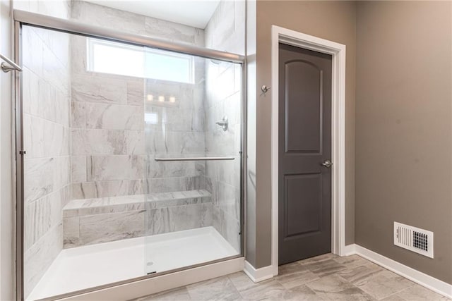 full bath with visible vents, baseboards, and a shower stall