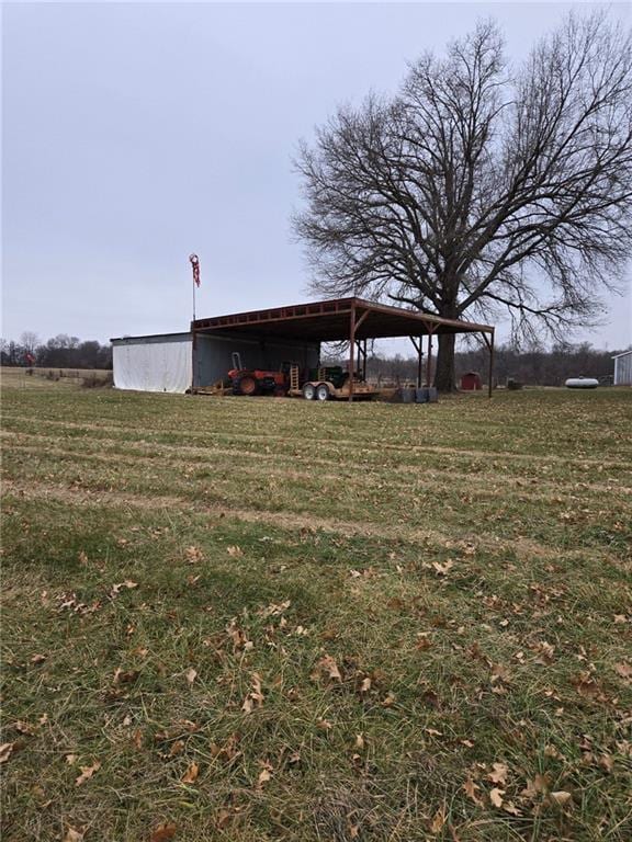 view of yard featuring an outbuilding and a rural view