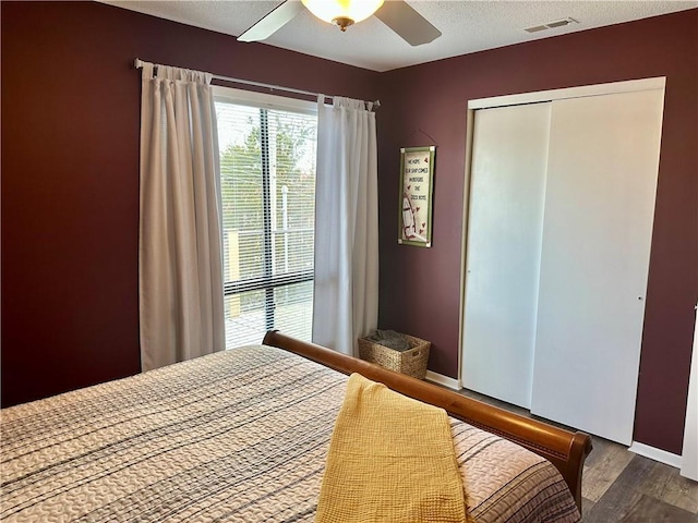 bedroom with hardwood / wood-style flooring, ceiling fan, and a closet