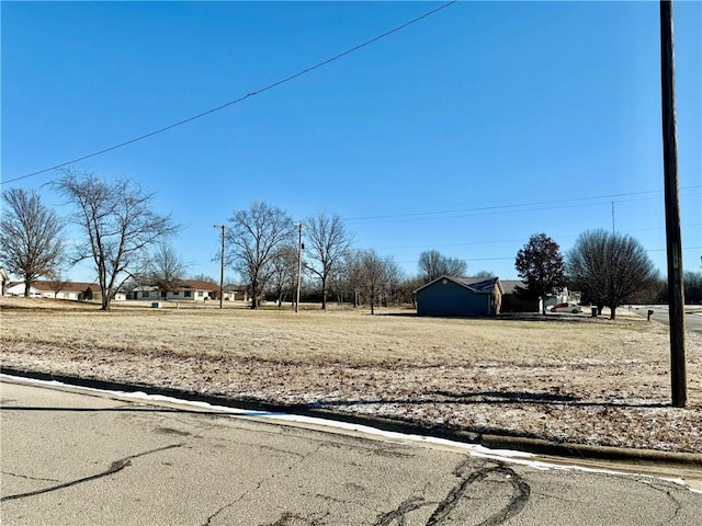 Listing photo 2 for 321 Kay Ln, Parsons KS 67357