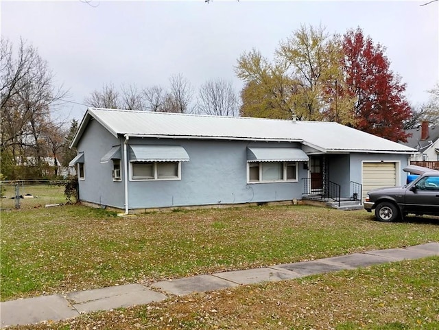 view of front of home featuring a front yard