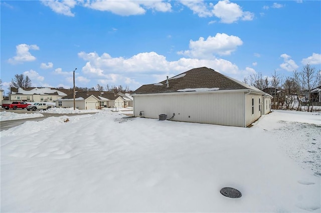 1740 S Park Dr, Tonganoxie, KS 66086 - snow covered rear of property featuring a residential view