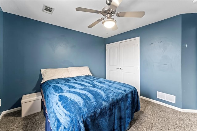 bedroom with carpet, ceiling fan, and a closet