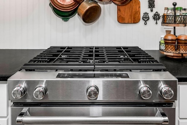 room details featuring gas stove and dark countertops