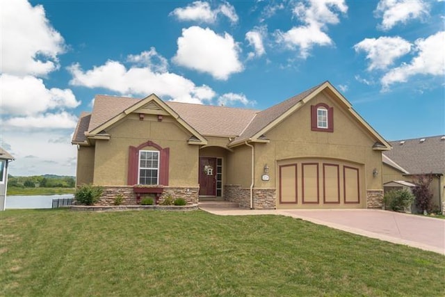 view of front of home featuring a front lawn