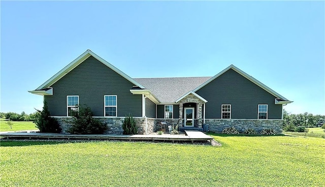 view of front of property with a front yard