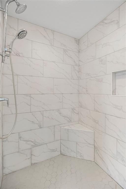 bathroom featuring tiled shower