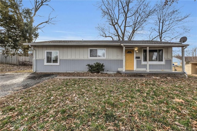 single story home featuring a porch